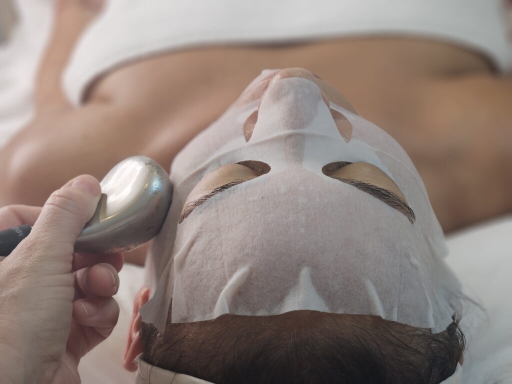 Facial Skin rejuvenation Skin bio needling Cryo Mask Beauty Collagen boost